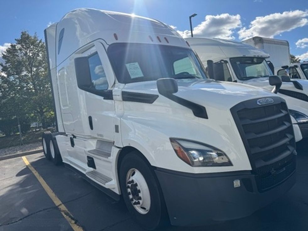 Sleeper Tractor-Heavy Duty Tractors-Freightliner-2022-T12664ST-Sturtevant-WI-590,258\n\t\tmiles-$ 56,250 - Image 3