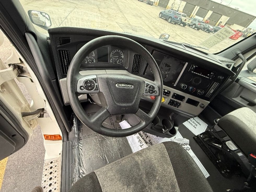 Sleeper Tractor-Heavy Duty Tractors-Freightliner-2022-T12664ST-Sturtevant-WI-590,258\n\t\tmiles-$ 56,250 - Image 5