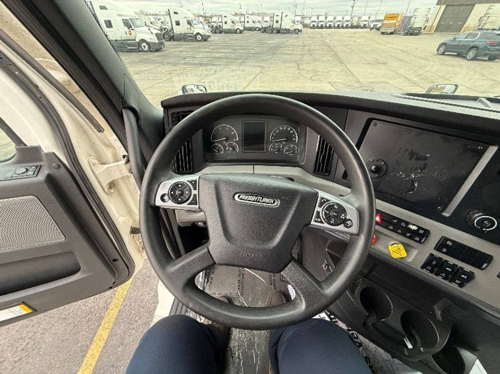 Sleeper Tractor-Heavy Duty Tractors-Freightliner-2022-T12664ST-Sturtevant-WI-590,258\n\t\tmiles-$ 56,250 - Image 6