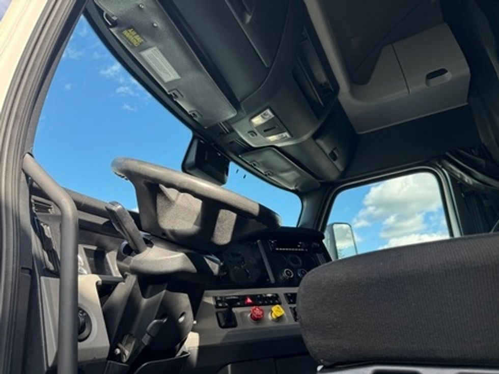 Sleeper Tractor-Heavy Duty Tractors-Freightliner-2022-T12664ST-Sturtevant-WI-590,258\n\t\tmiles-$ 56,250 - Image 7