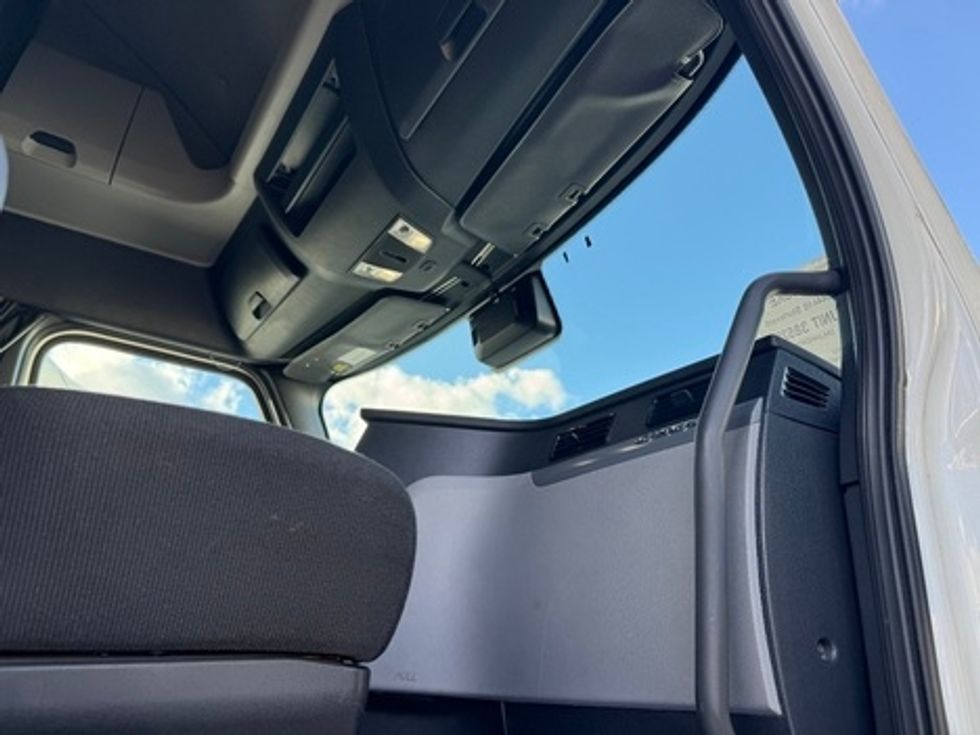 Sleeper Tractor-Heavy Duty Tractors-Freightliner-2022-T12664ST-Sturtevant-WI-590,258\n\t\tmiles-$ 56,250 - Image 8