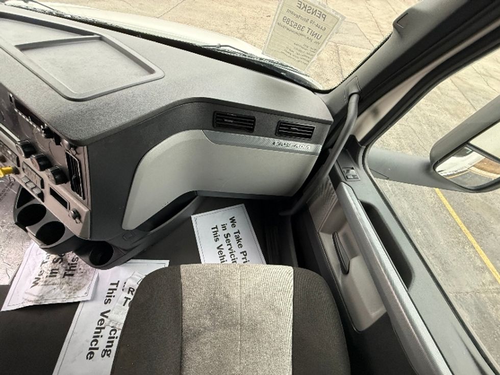 Sleeper Tractor-Heavy Duty Tractors-Freightliner-2022-T12664ST-Sturtevant-WI-590,258\n\t\tmiles-$ 56,250 - Image 9