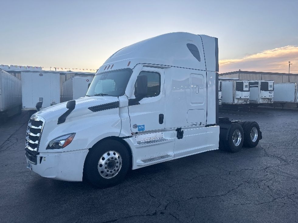 Sleeper Tractor-Heavy Duty Tractors-Freightliner-2022-T12664ST-Sturtevant-WI-595,036\n\t\tmiles-$ 60,250 - Image 3