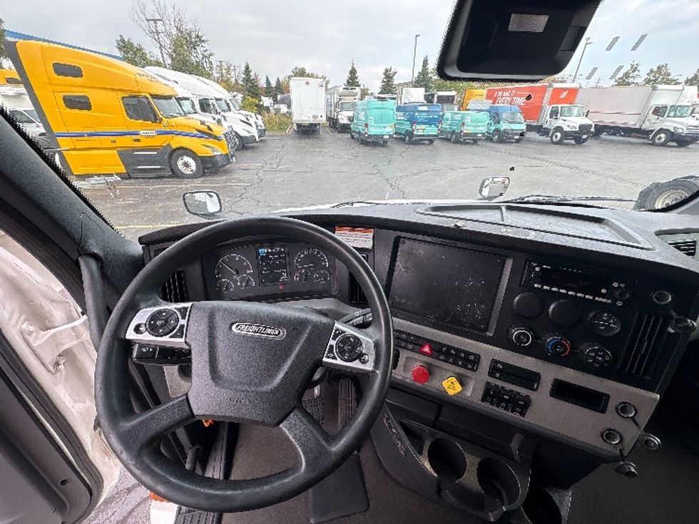 Sleeper Tractor-Heavy Duty Tractors-Freightliner-2022-T12664ST-Sturtevant-WI-595,163\n\t\tmiles-$ 60,250 - Image 11