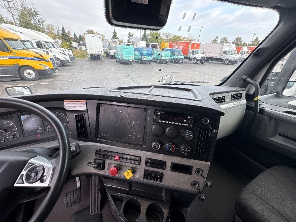 Sleeper Tractor-Heavy Duty Tractors-Freightliner-2022-T12664ST-Sturtevant-WI-595,163\n\t\tmiles-$ 60,250 - Image 12