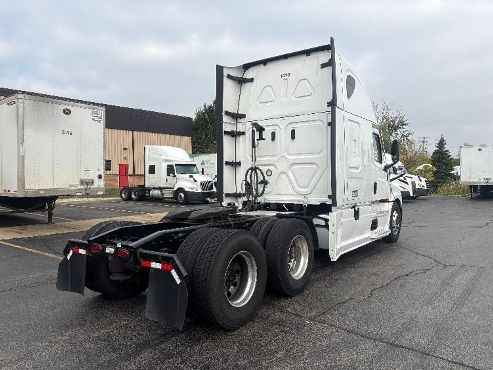 Sleeper Tractor-Heavy Duty Tractors-Freightliner-2022-T12664ST-Sturtevant-WI-595,163\n\t\tmiles-$ 60,250 - Image 7