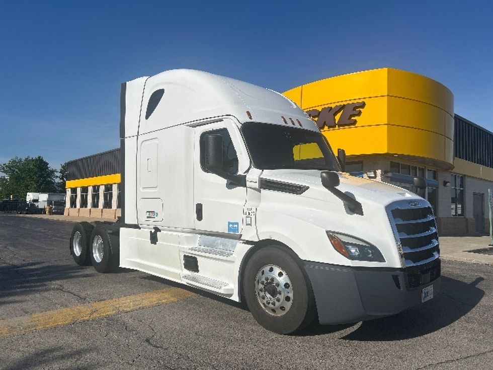 Sleeper Tractor-Heavy Duty Tractors-Freightliner-2022-T12664ST-Sturtevant-WI-615,054\n\t\tmiles-$ 58,750 - Image 1