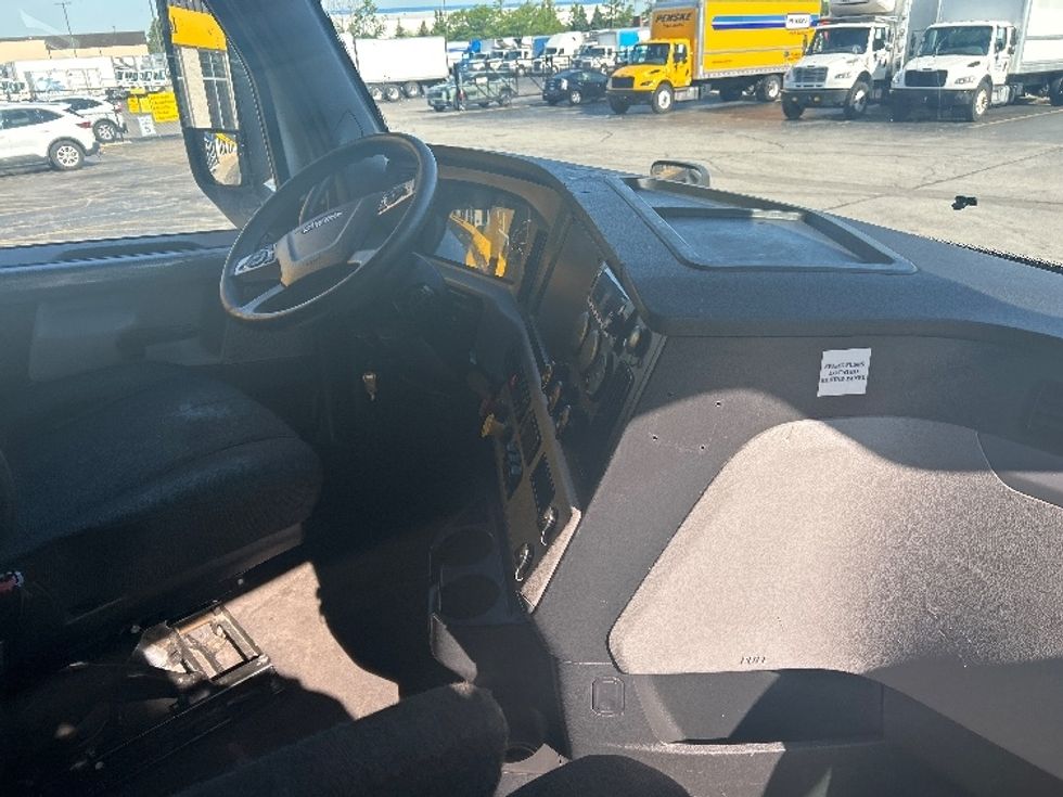 Sleeper Tractor-Heavy Duty Tractors-Freightliner-2022-T12664ST-Sturtevant-WI-615,054\n\t\tmiles-$ 58,750 - Image 15