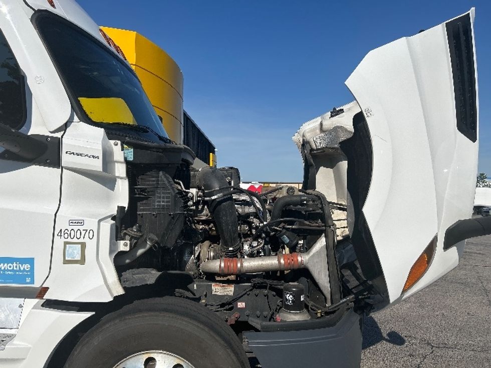 Sleeper Tractor-Heavy Duty Tractors-Freightliner-2022-T12664ST-Sturtevant-WI-615,054\n\t\tmiles-$ 58,750 - Image 20