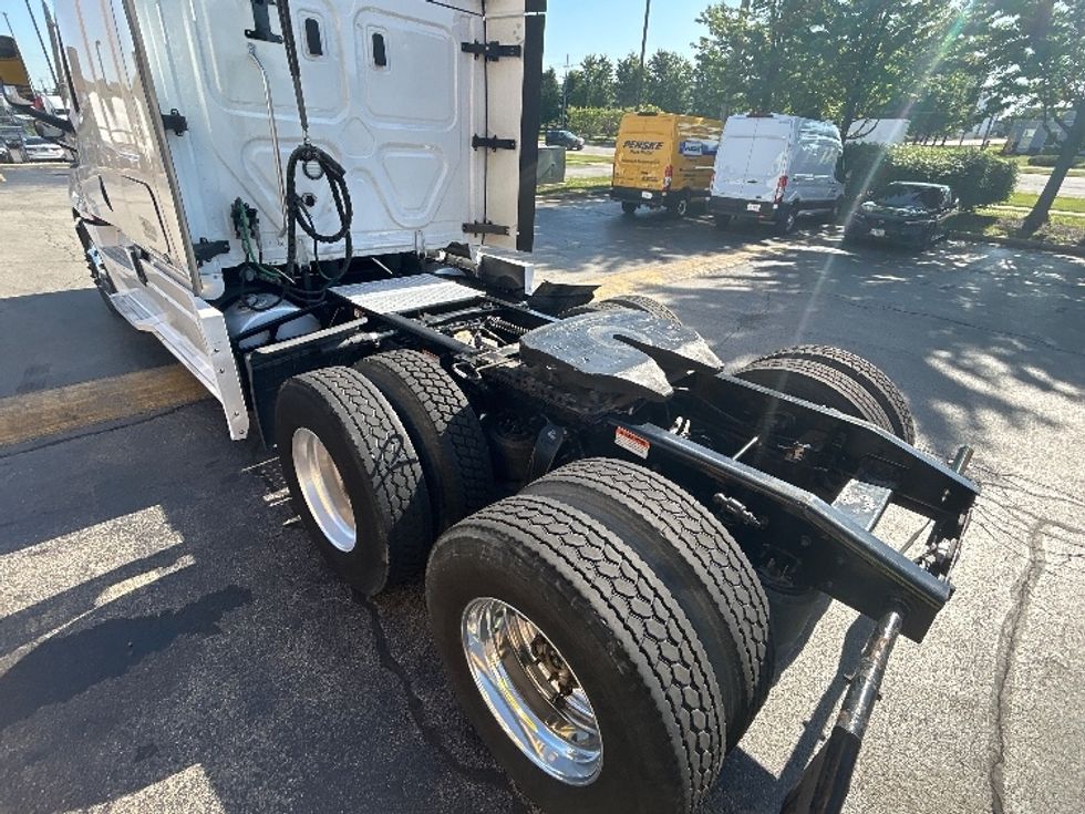 Sleeper Tractor-Heavy Duty Tractors-Freightliner-2022-T12664ST-Sturtevant-WI-615,054\n\t\tmiles-$ 58,750 - Image 22
