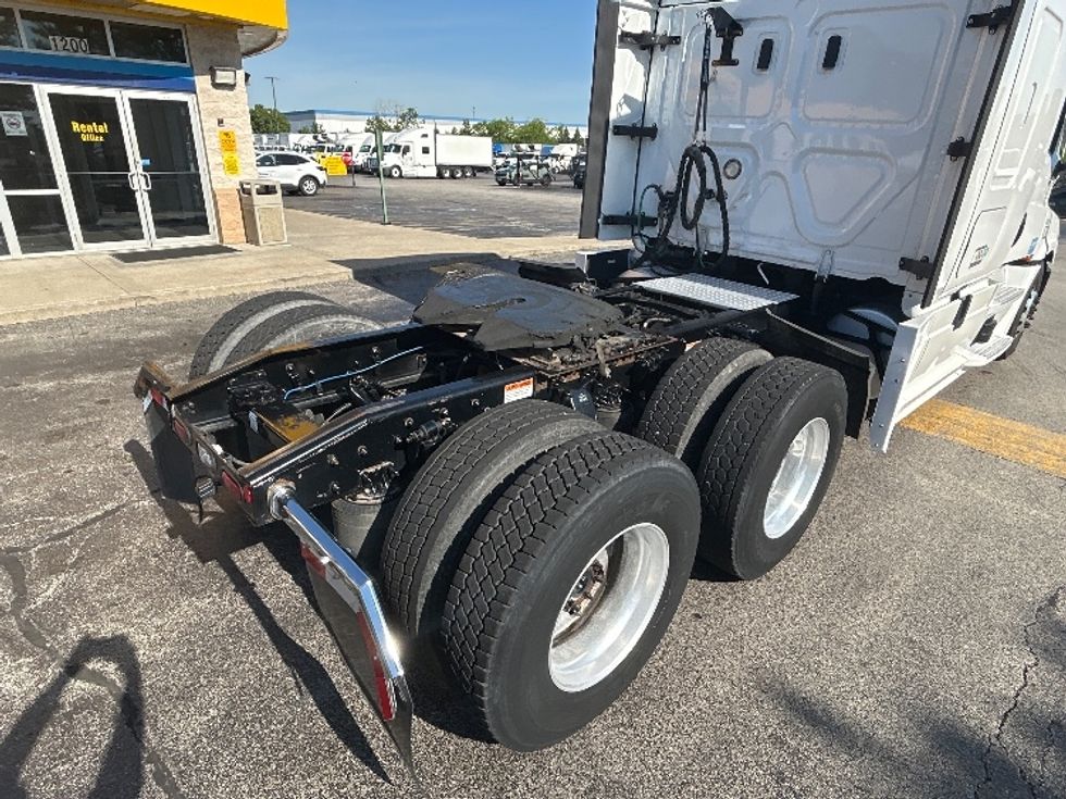 Sleeper Tractor-Heavy Duty Tractors-Freightliner-2022-T12664ST-Sturtevant-WI-615,054\n\t\tmiles-$ 58,750 - Image 23