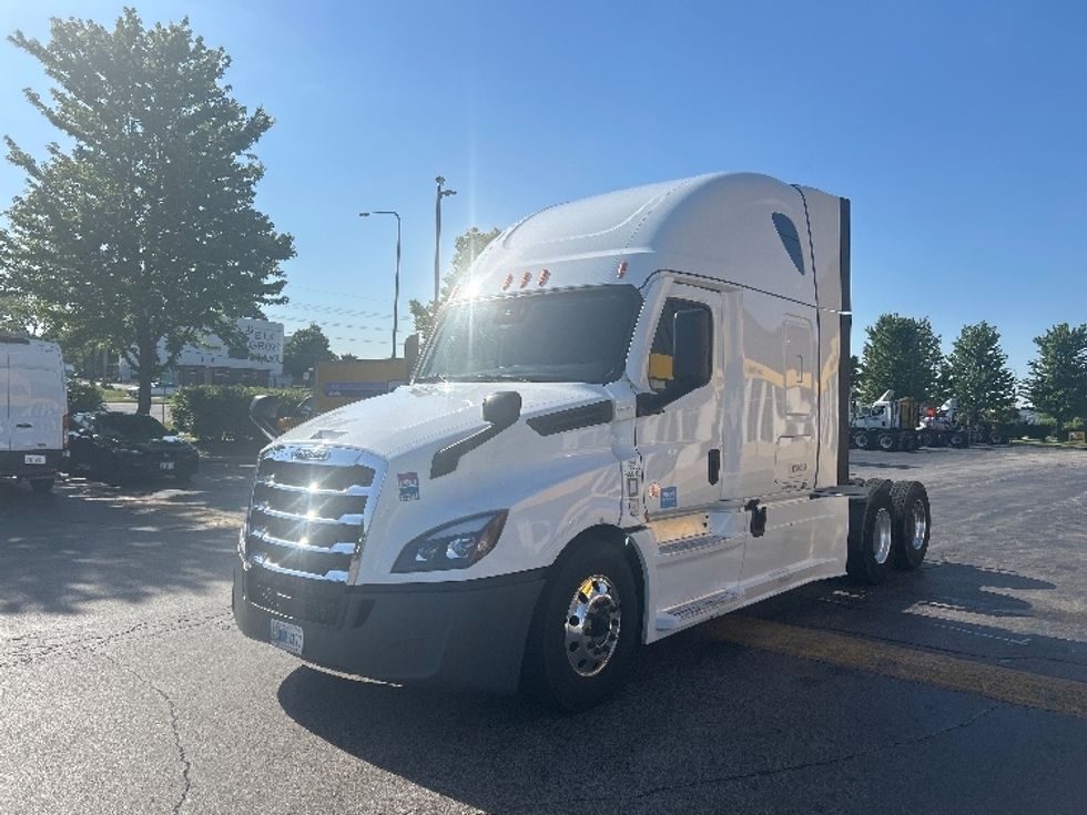 Sleeper Tractor-Heavy Duty Tractors-Freightliner-2022-T12664ST-Sturtevant-WI-615,054\n\t\tmiles-$ 58,750 - Image 3