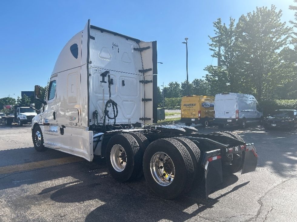Sleeper Tractor-Heavy Duty Tractors-Freightliner-2022-T12664ST-Sturtevant-WI-615,054\n\t\tmiles-$ 58,750 - Image 5