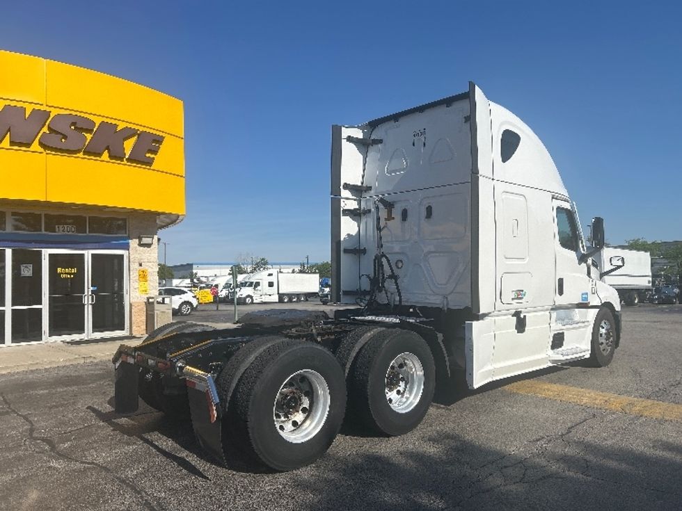 Sleeper Tractor-Heavy Duty Tractors-Freightliner-2022-T12664ST-Sturtevant-WI-615,054\n\t\tmiles-$ 58,750 - Image 7