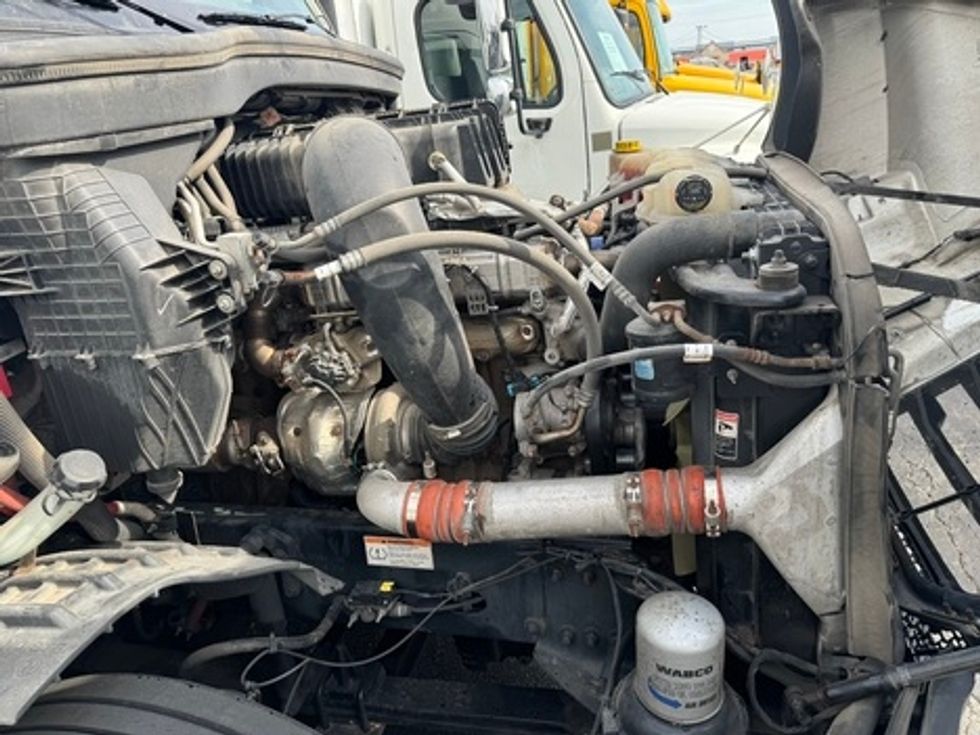 Sleeper Tractor-Heavy Duty Tractors-Freightliner-2022-T12664ST-Sturtevant-WI-618,907\n\t\tmiles-$ 56,500 - Image 12