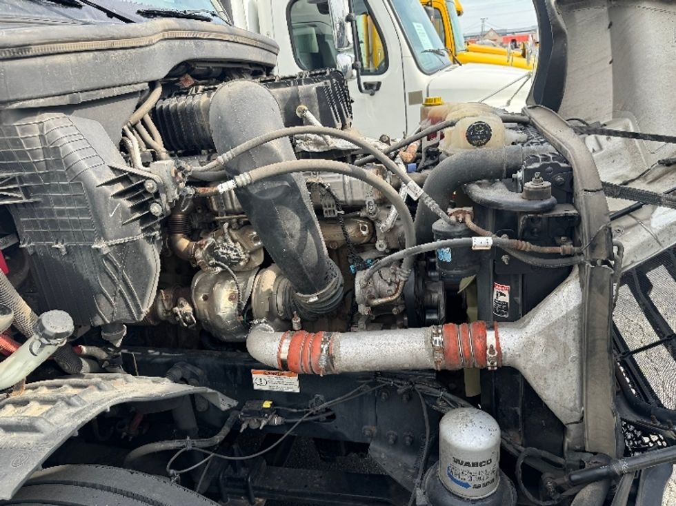 Sleeper Tractor-Heavy Duty Tractors-Freightliner-2022-T12664ST-Sturtevant-WI-618,907\n\t\tmiles-$ 56,500 - Image 14