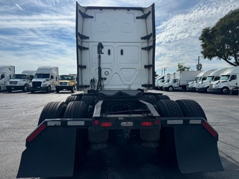 Sleeper Tractor-Heavy Duty Tractors-Freightliner-2022-T12664ST-Sturtevant-WI-618,907\n\t\tmiles-$ 56,500 - Image 5