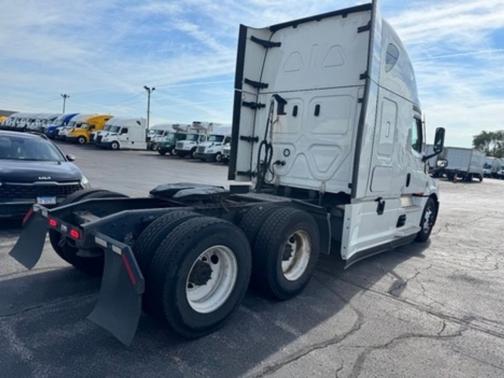 Sleeper Tractor-Heavy Duty Tractors-Freightliner-2022-T12664ST-Sturtevant-WI-618,907\n\t\tmiles-$ 56,500 - Image 6