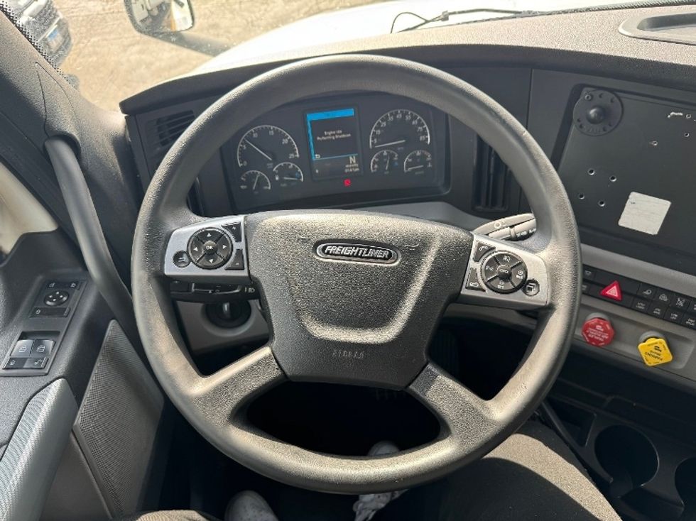 Sleeper Tractor-Heavy Duty Tractors-Freightliner-2022-T12664ST-Sturtevant-WI-618,907\n\t\tmiles-$ 56,500 - Image 8