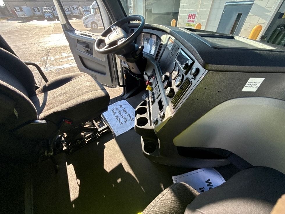 Sleeper Tractor-Heavy Duty Tractors-Freightliner-2022-T12664ST-Sturtevant-WI-634,780\n\t\tmiles-$ 59,000 - Image 15