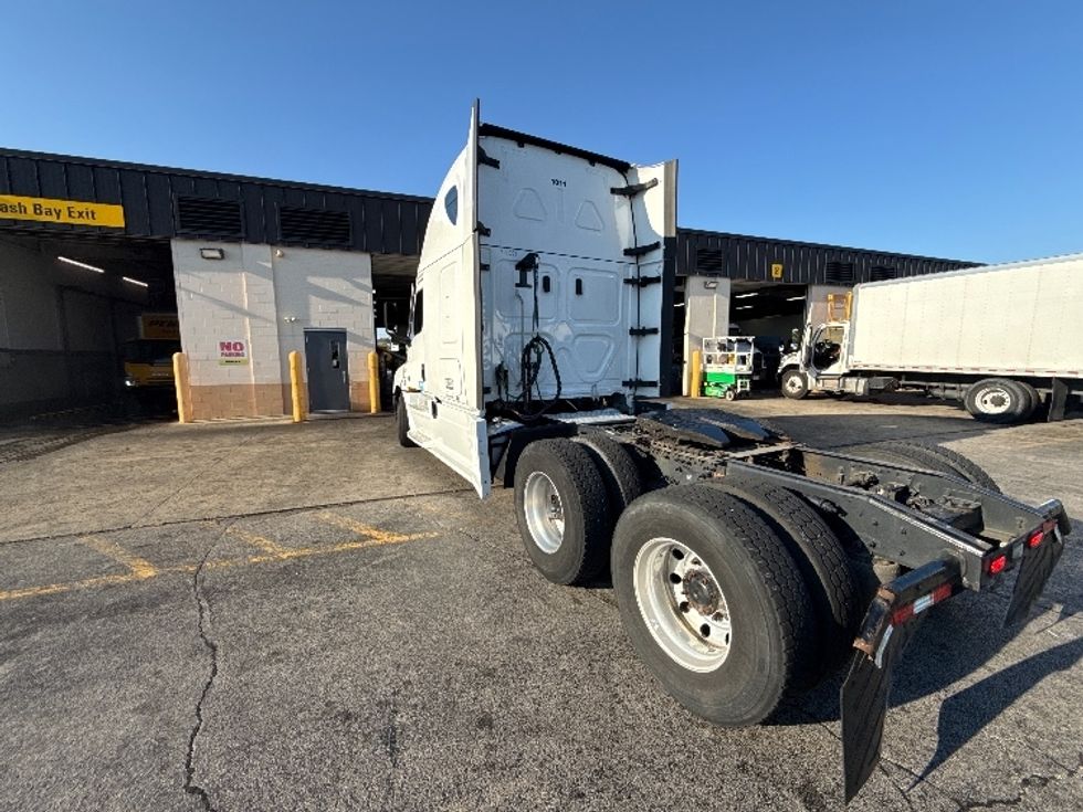 Sleeper Tractor-Heavy Duty Tractors-Freightliner-2022-T12664ST-Sturtevant-WI-634,780\n\t\tmiles-$ 59,000 - Image 5