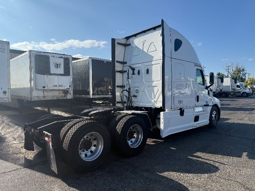 Sleeper Tractor-Heavy Duty Tractors-Freightliner-2022-T12664ST-Sturtevant-WI-634,780\n\t\tmiles-$ 59,000 - Image 7