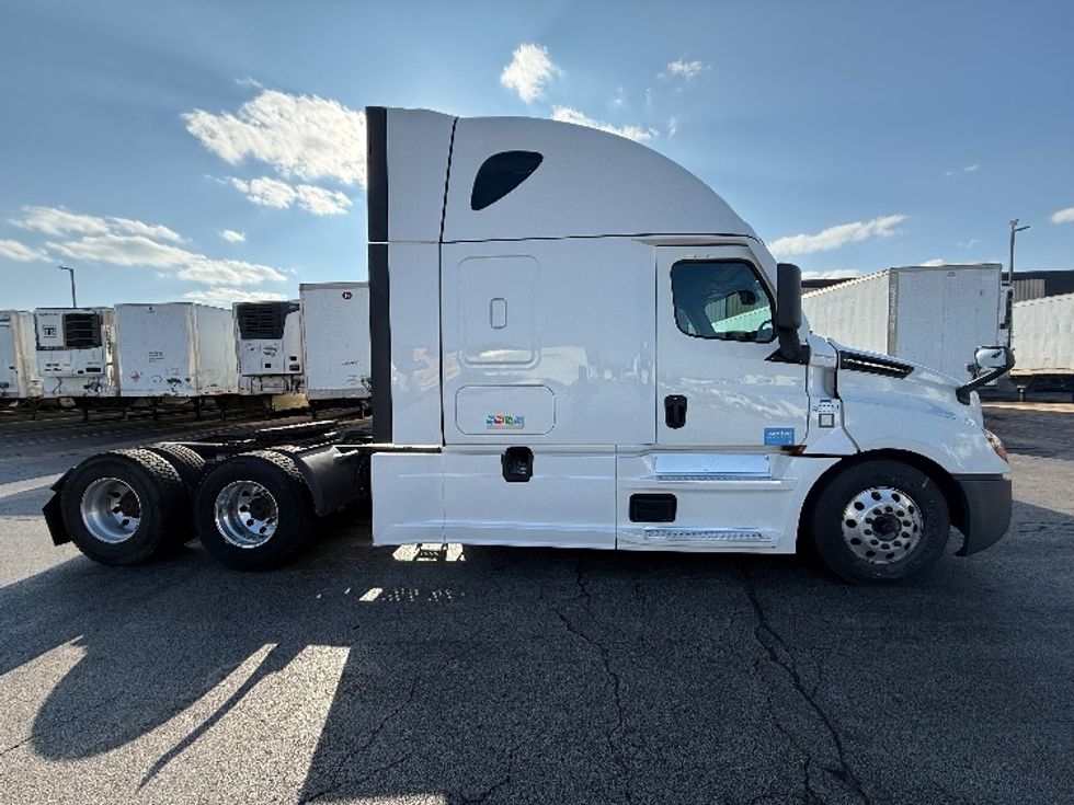 Sleeper Tractor-Heavy Duty Tractors-Freightliner-2022-T12664ST-Sturtevant-WI-634,780\n\t\tmiles-$ 59,000 - Image 8