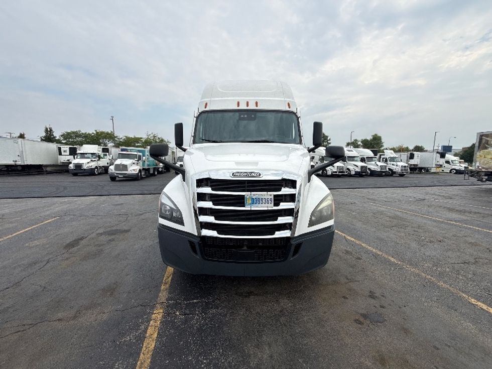 Sleeper Tractor-Heavy Duty Tractors-Freightliner-2022-T12664ST-Sturtevant-WI-637,953\n\t\tmiles-$ 61,500 - Image 2