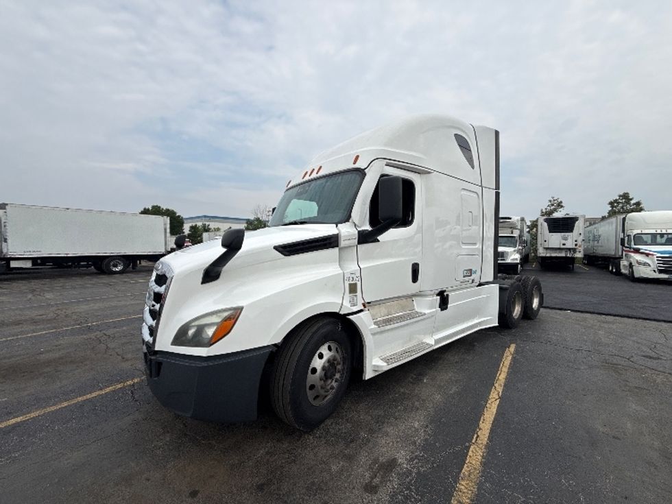 Sleeper Tractor-Heavy Duty Tractors-Freightliner-2022-T12664ST-Sturtevant-WI-637,953\n\t\tmiles-$ 61,500 - Image 3