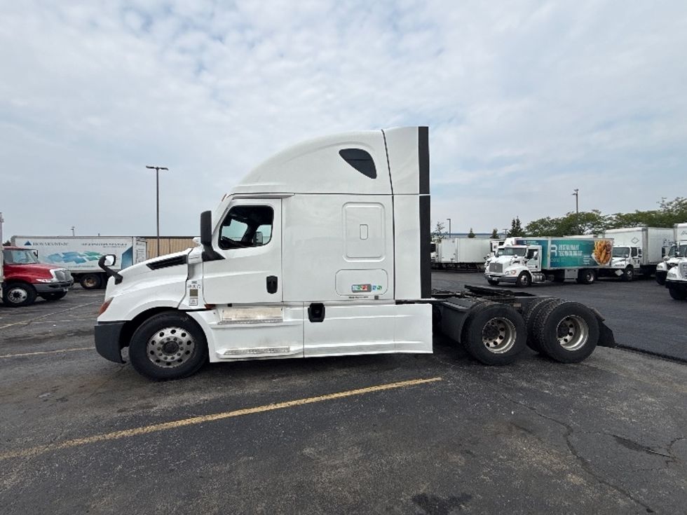 Sleeper Tractor-Heavy Duty Tractors-Freightliner-2022-T12664ST-Sturtevant-WI-637,953\n\t\tmiles-$ 61,500 - Image 4