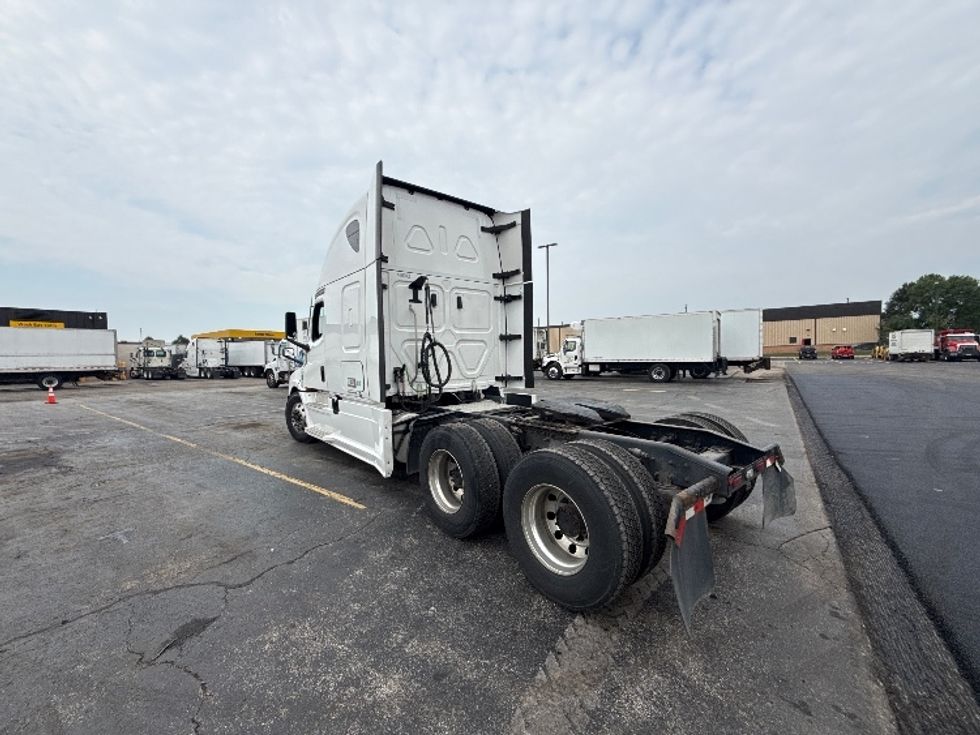 Sleeper Tractor-Heavy Duty Tractors-Freightliner-2022-T12664ST-Sturtevant-WI-637,953\n\t\tmiles-$ 61,500 - Image 5