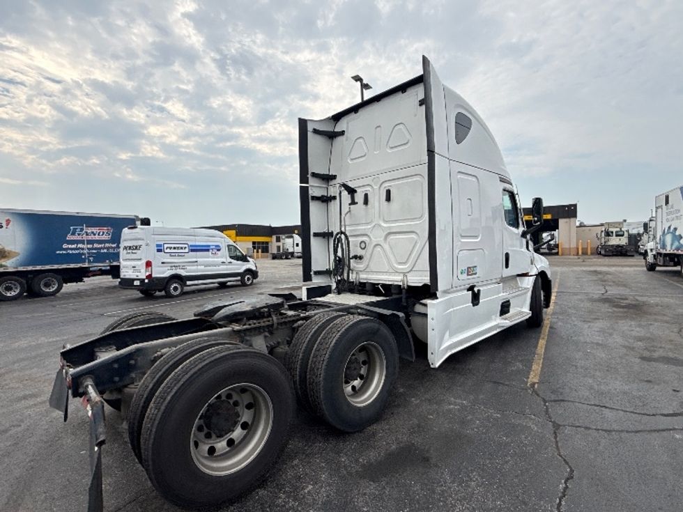Sleeper Tractor-Heavy Duty Tractors-Freightliner-2022-T12664ST-Sturtevant-WI-637,953\n\t\tmiles-$ 61,500 - Image 7