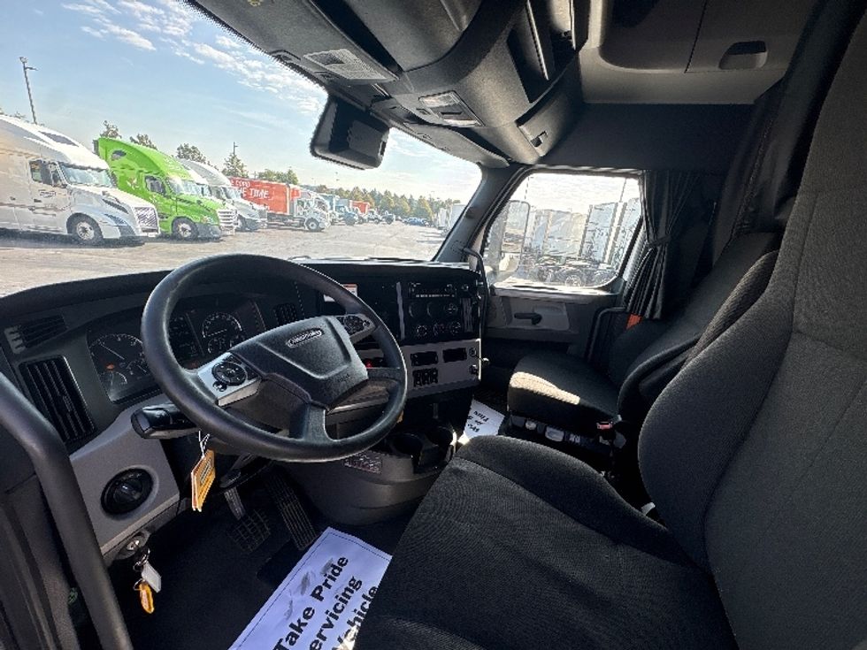 Sleeper Tractor-Heavy Duty Tractors-Freightliner-2022-T12664ST-Sturtevant-WI-639,922\n\t\tmiles-$ 56,750 - Image 10