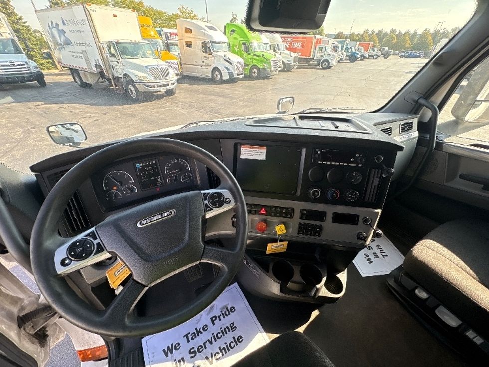 Sleeper Tractor-Heavy Duty Tractors-Freightliner-2022-T12664ST-Sturtevant-WI-639,922\n\t\tmiles-$ 56,750 - Image 11