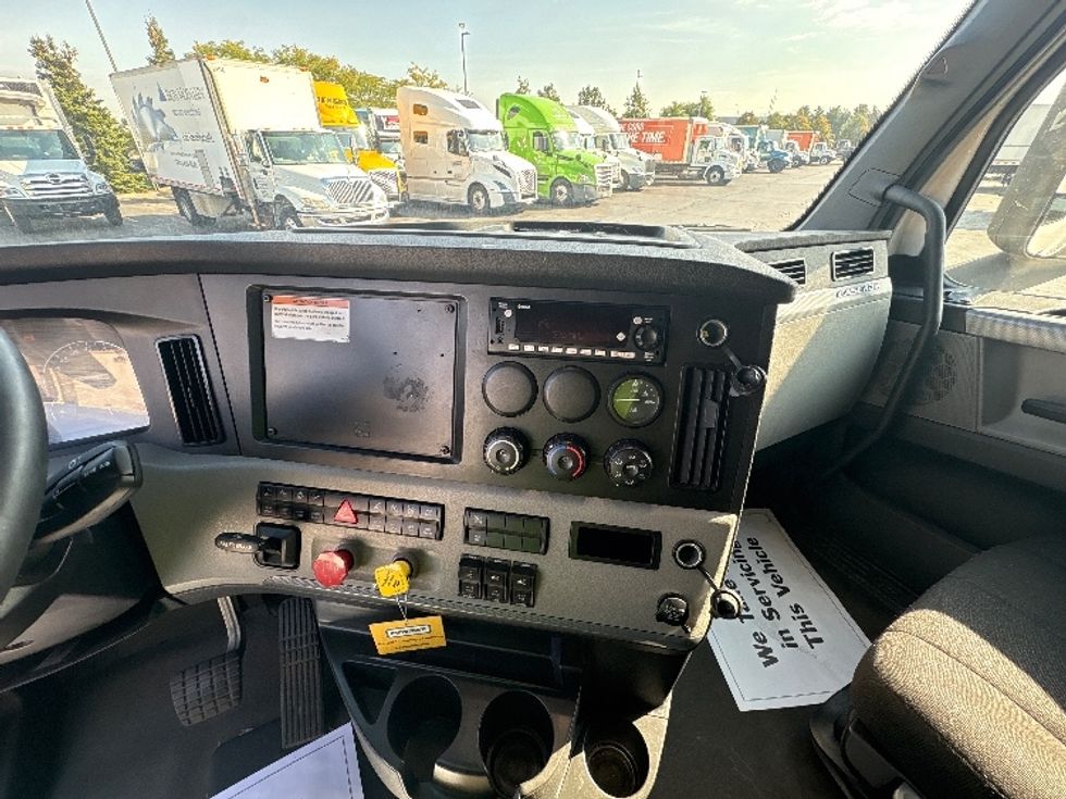 Sleeper Tractor-Heavy Duty Tractors-Freightliner-2022-T12664ST-Sturtevant-WI-639,922\n\t\tmiles-$ 56,750 - Image 12