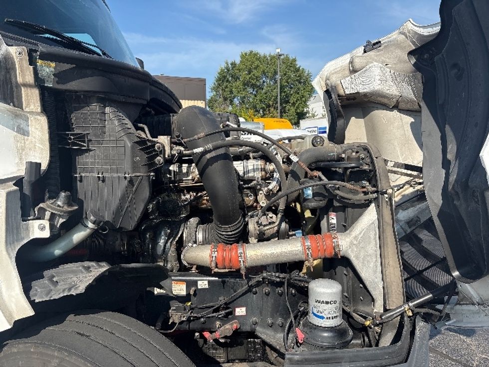 Sleeper Tractor-Heavy Duty Tractors-Freightliner-2022-T12664ST-Sturtevant-WI-639,922\n\t\tmiles-$ 56,750 - Image 20