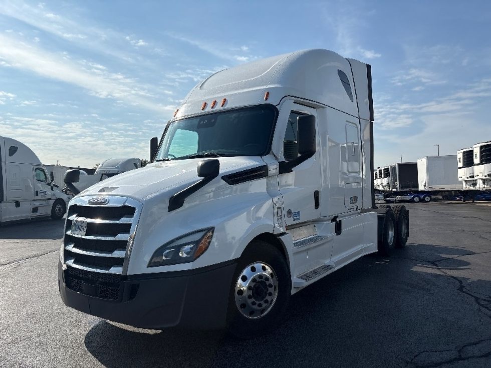 Sleeper Tractor-Heavy Duty Tractors-Freightliner-2022-T12664ST-Sturtevant-WI-639,922\n\t\tmiles-$ 56,750 - Image 3