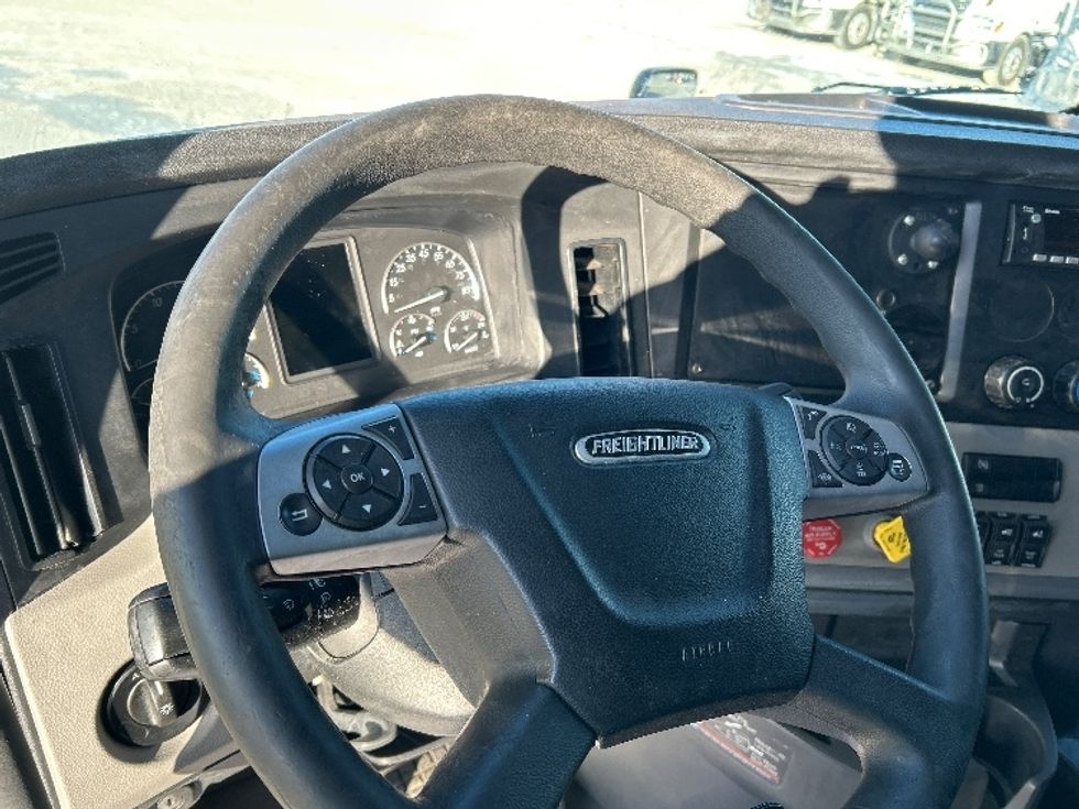Sleeper Tractor-Heavy Duty Tractors-Freightliner-2022-T12664ST-Sturtevant-WI-649,887\n\t\tmiles-$ 50,750 - Image 10