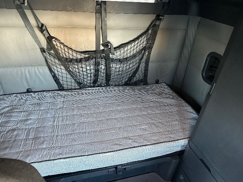 Sleeper Tractor-Heavy Duty Tractors-Freightliner-2022-T12664ST-Sturtevant-WI-649,887\n\t\tmiles-$ 50,750 - Image 17