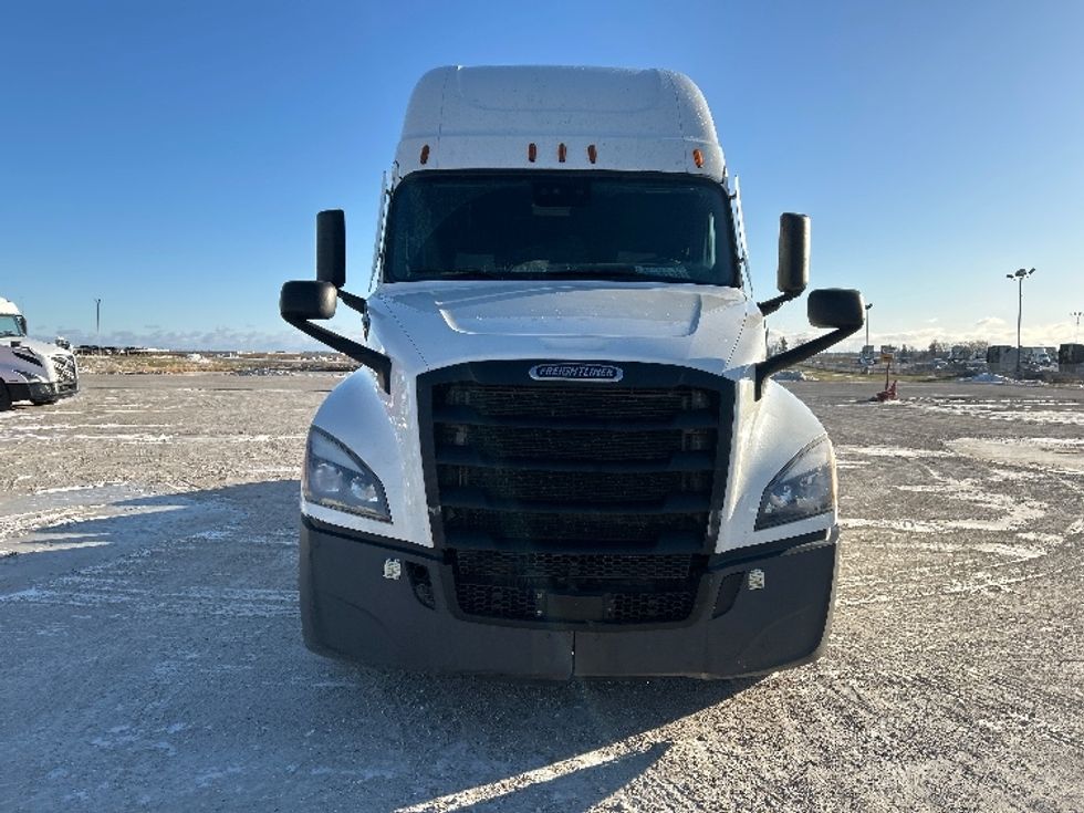 Sleeper Tractor-Heavy Duty Tractors-Freightliner-2022-T12664ST-Sturtevant-WI-649,887\n\t\tmiles-$ 50,750 - Image 2