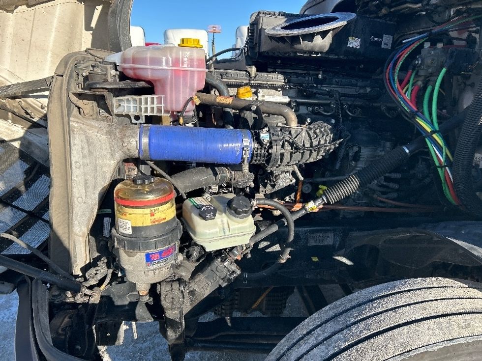 Sleeper Tractor-Heavy Duty Tractors-Freightliner-2022-T12664ST-Sturtevant-WI-649,887\n\t\tmiles-$ 50,750 - Image 21