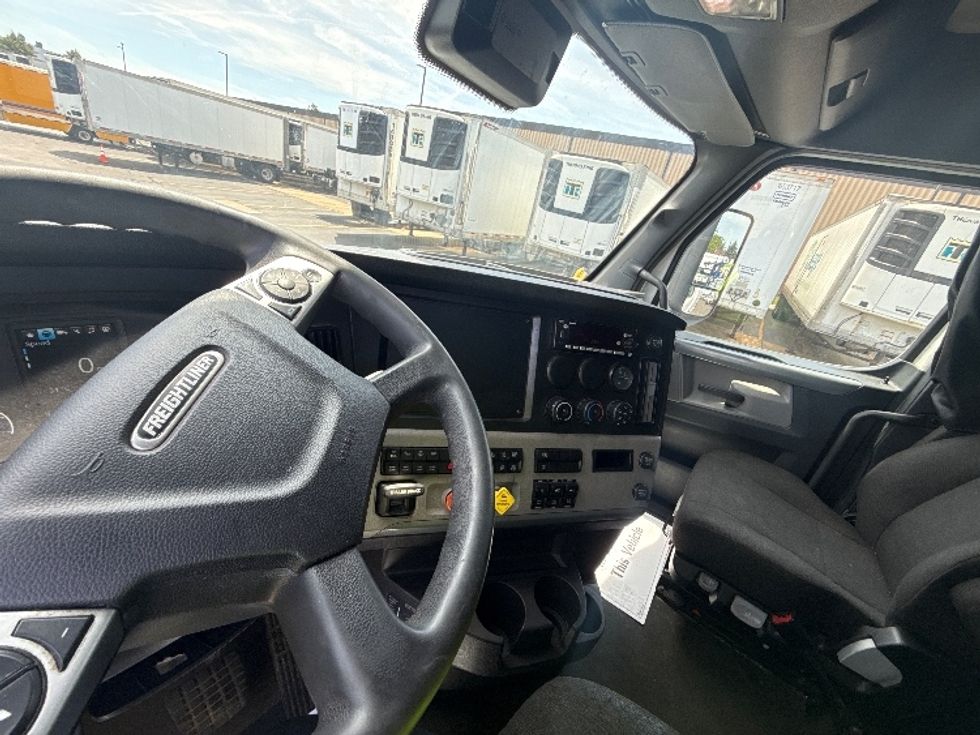 Sleeper Tractor-Heavy Duty Tractors-Freightliner-2022-T12664ST-Sturtevant-WI-663,946\n\t\tmiles-$ 54,750 - Image 10