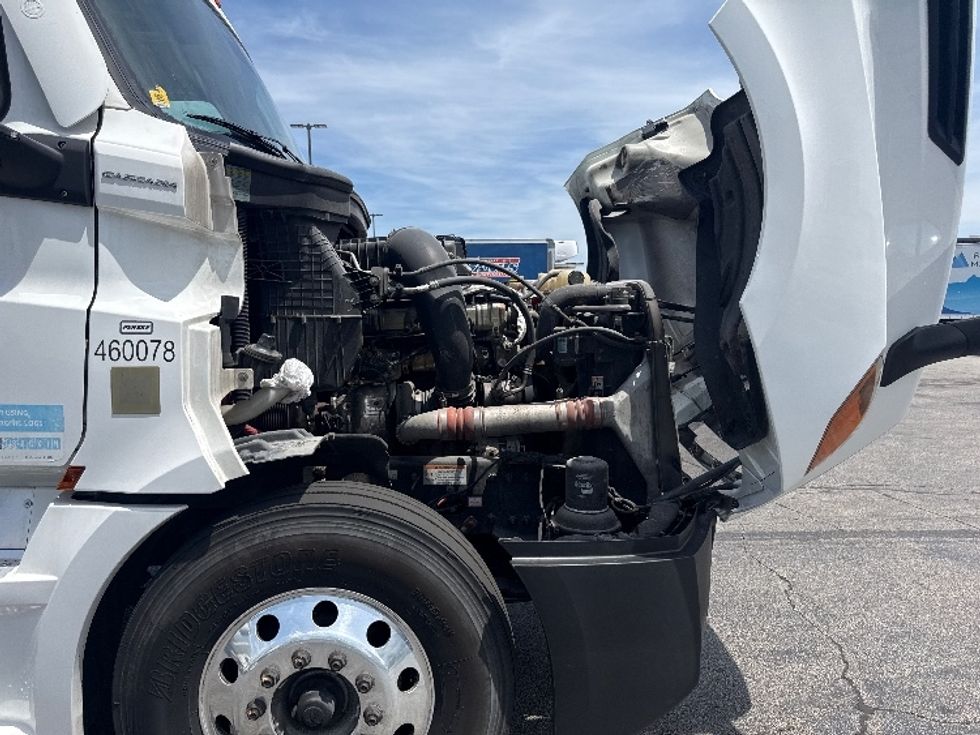 Sleeper Tractor-Heavy Duty Tractors-Freightliner-2022-T12664ST-Sturtevant-WI-663,946\n\t\tmiles-$ 54,750 - Image 20