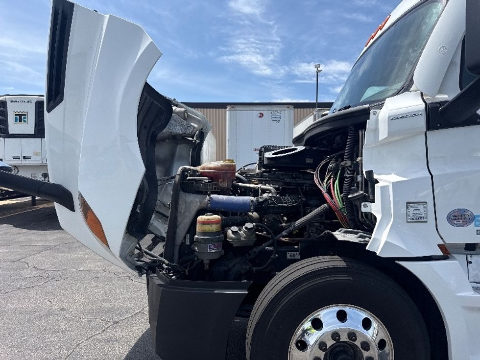 Sleeper Tractor-Heavy Duty Tractors-Freightliner-2022-T12664ST-Sturtevant-WI-663,946\n\t\tmiles-$ 54,750 - Image 21