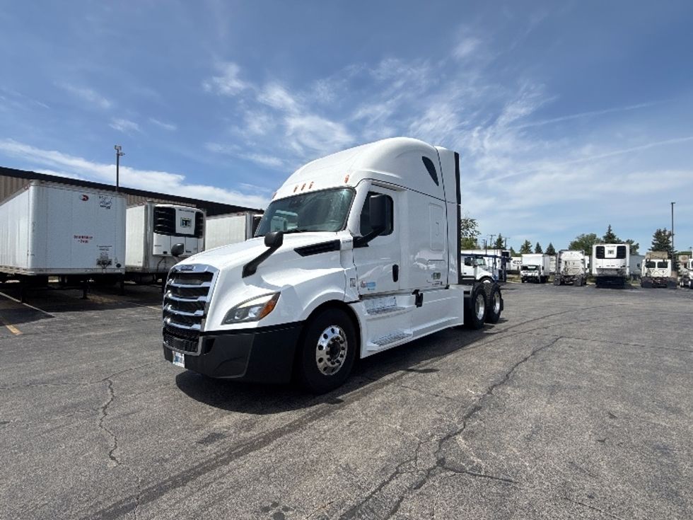 Sleeper Tractor-Heavy Duty Tractors-Freightliner-2022-T12664ST-Sturtevant-WI-663,946\n\t\tmiles-$ 54,750 - Image 3