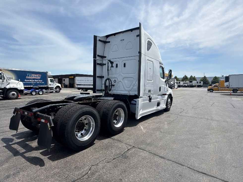 Sleeper Tractor-Heavy Duty Tractors-Freightliner-2022-T12664ST-Sturtevant-WI-663,946\n\t\tmiles-$ 54,750 - Image 7