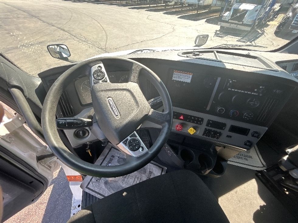 Sleeper Tractor-Heavy Duty Tractors-Freightliner-2022-T12664ST-Sturtevant-WI-665,545\n\t\tmiles-$ 54,000 - Image 11