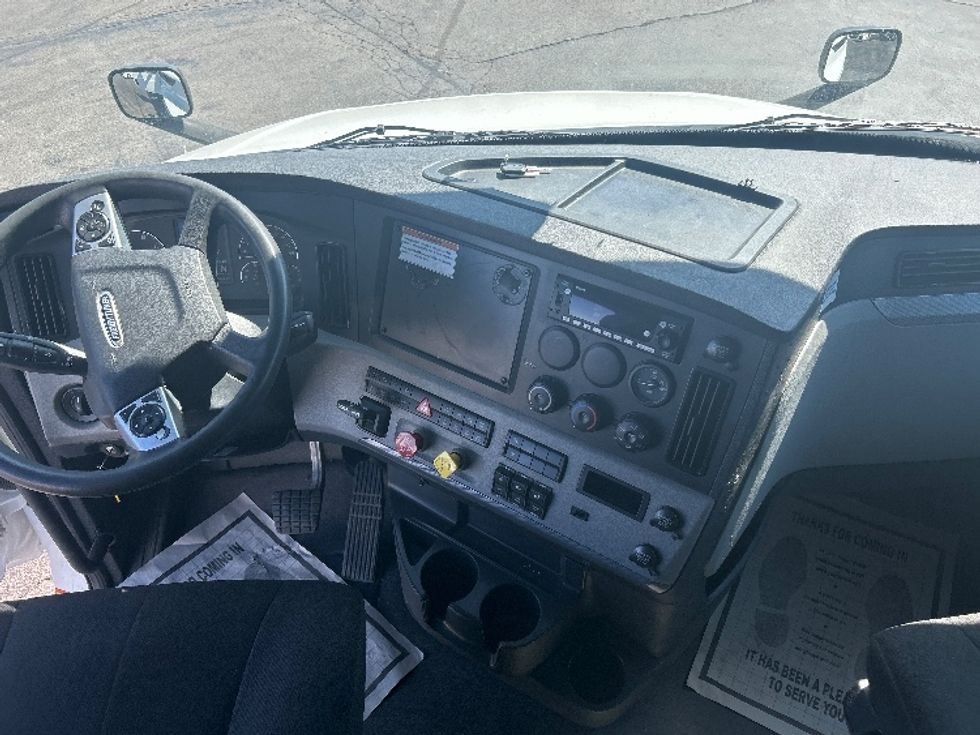 Sleeper Tractor-Heavy Duty Tractors-Freightliner-2022-T12664ST-Sturtevant-WI-665,545\n\t\tmiles-$ 54,000 - Image 12
