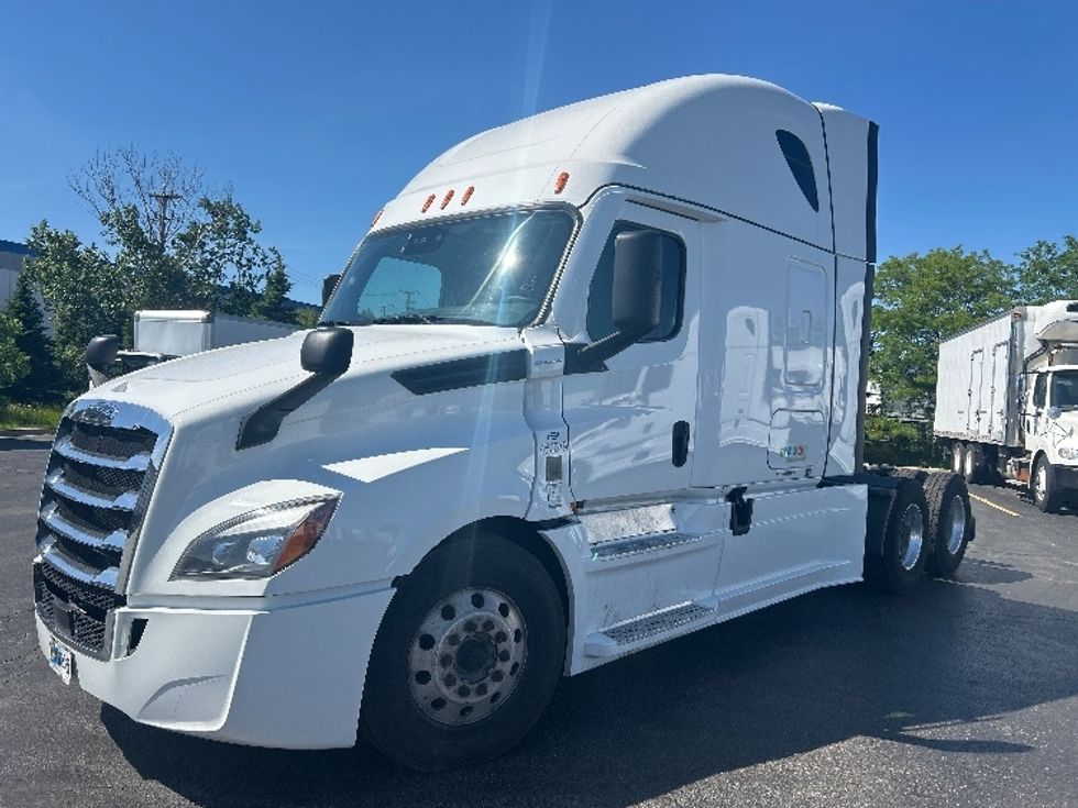 Sleeper Tractor-Heavy Duty Tractors-Freightliner-2022-T12664ST-Sturtevant-WI-665,545\n\t\tmiles-$ 54,000 - Image 3