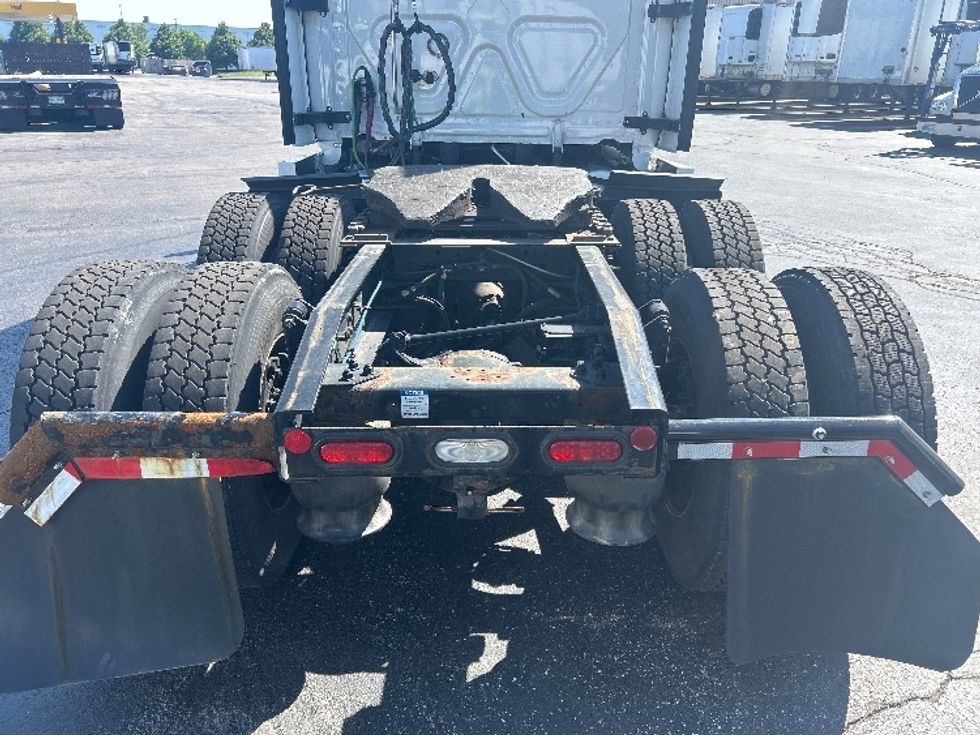 Sleeper Tractor-Heavy Duty Tractors-Freightliner-2022-T12664ST-Sturtevant-WI-665,545\n\t\tmiles-$ 54,000 - Image 6